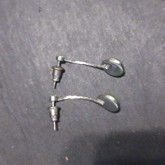 Elegant Green Drop Earrings - Picture 6 of 9